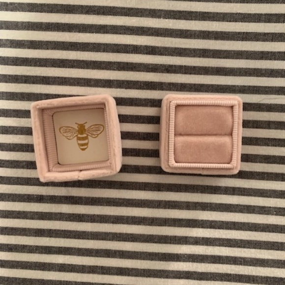 Wedding Ring Velvet Box - Picture 5 of 8